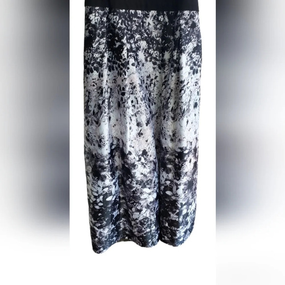 XSCAPE printed satin ball gown with illusion sides - Picture 6 of 14